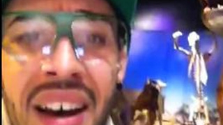 Alex Velea are o pasiune secreta: "Am acasa o mare colectie de dinozauri" - Uite cum il urmaresc!