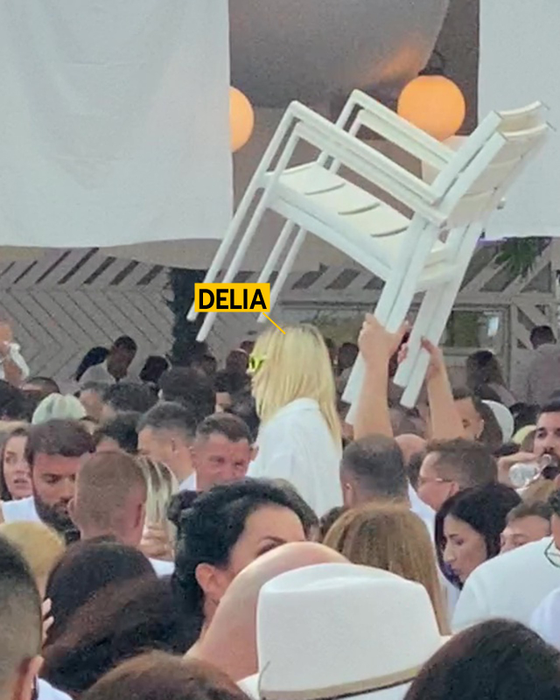 Cum a fost surprinsă Delia la LOFT