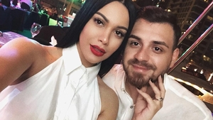 Ce reacție a avut Cătălin Vișănescu după ce și-a văzut soția pe internet, înfășurată într-un prosop!