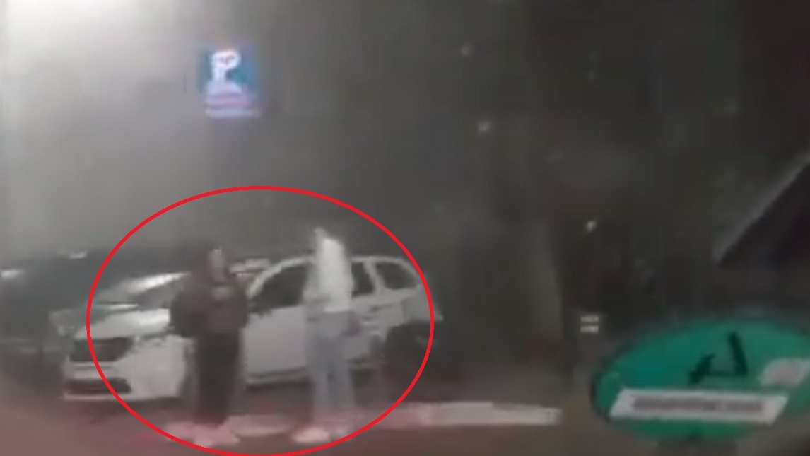 Cum au fost surprinse două prostituate din Constanța, ieșite „la treabă”. Nici viscolul și nici troienele nu le opresc să producă bani