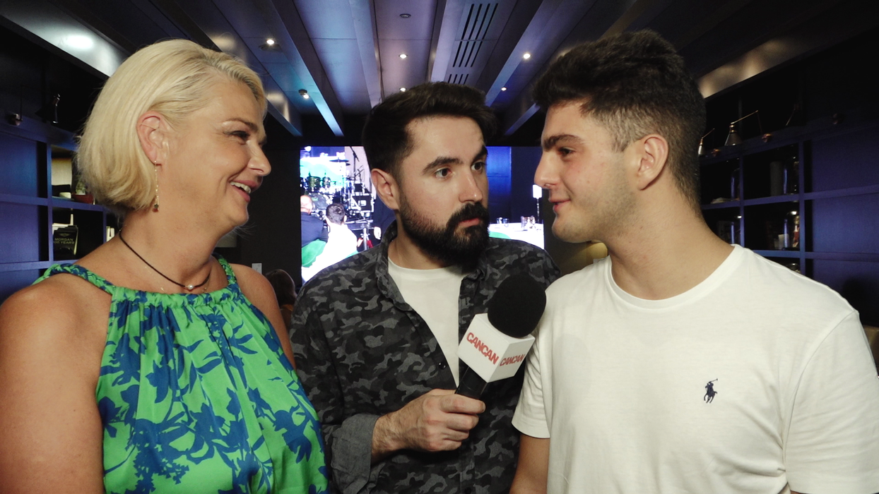 Iuliana Marciuc s-a lăsat ”descusută”, de mână cu fiul ei, de CANCAN.RO! Interviu de excepție la dublu, în care prezentatoarea TV și-a pus mâinile în cap! ”Chiar nu-mi arată nimic!”