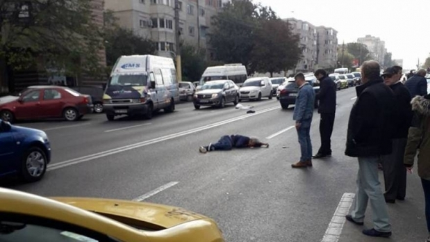 Şoferul BMW-ului şi-a lăsat victima de 60 de ani „lată” în mijlocul drumului