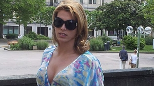 Se chinuie sa fie femeie, dar i-a scapat barbatia pe internet! Transexualul Tanja nu mai spera la operatie de schimbare de sex!
