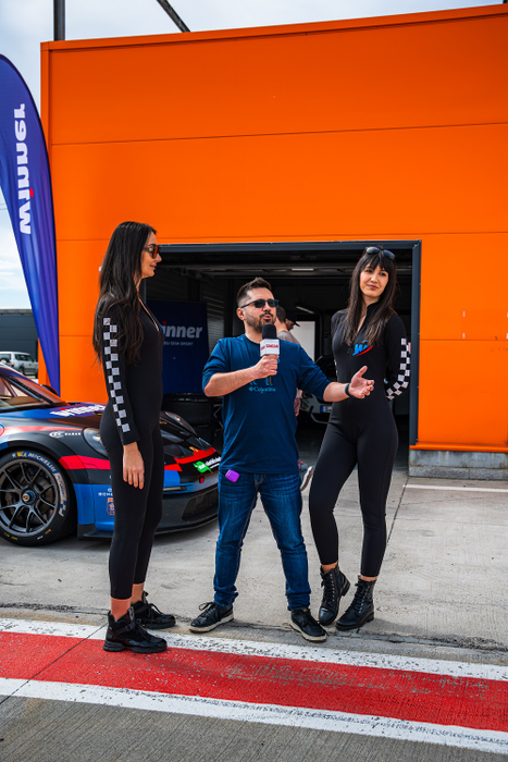 Viteză la limită! Cum a reacționat vloggerul Marius Cătălin la 250 km/h cu Porsche 911 GT3 Cup