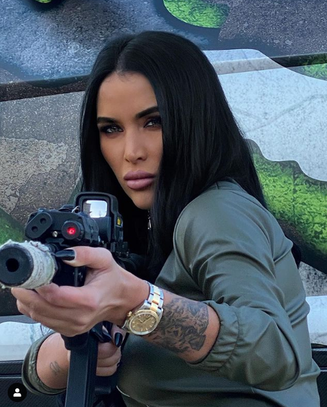 Daniela Crudu a repetat scena sărutului cu Bianca Drăgușanu! Momente incendiare cu o brunetă misterioasă GALERIE FOTO HOT