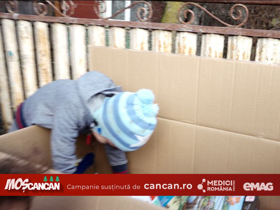 Copiii din comuna Nuci au fost vizitați de MOȘ CANCAN. Un zâmbet pentru micuții din familiile nevoiașe