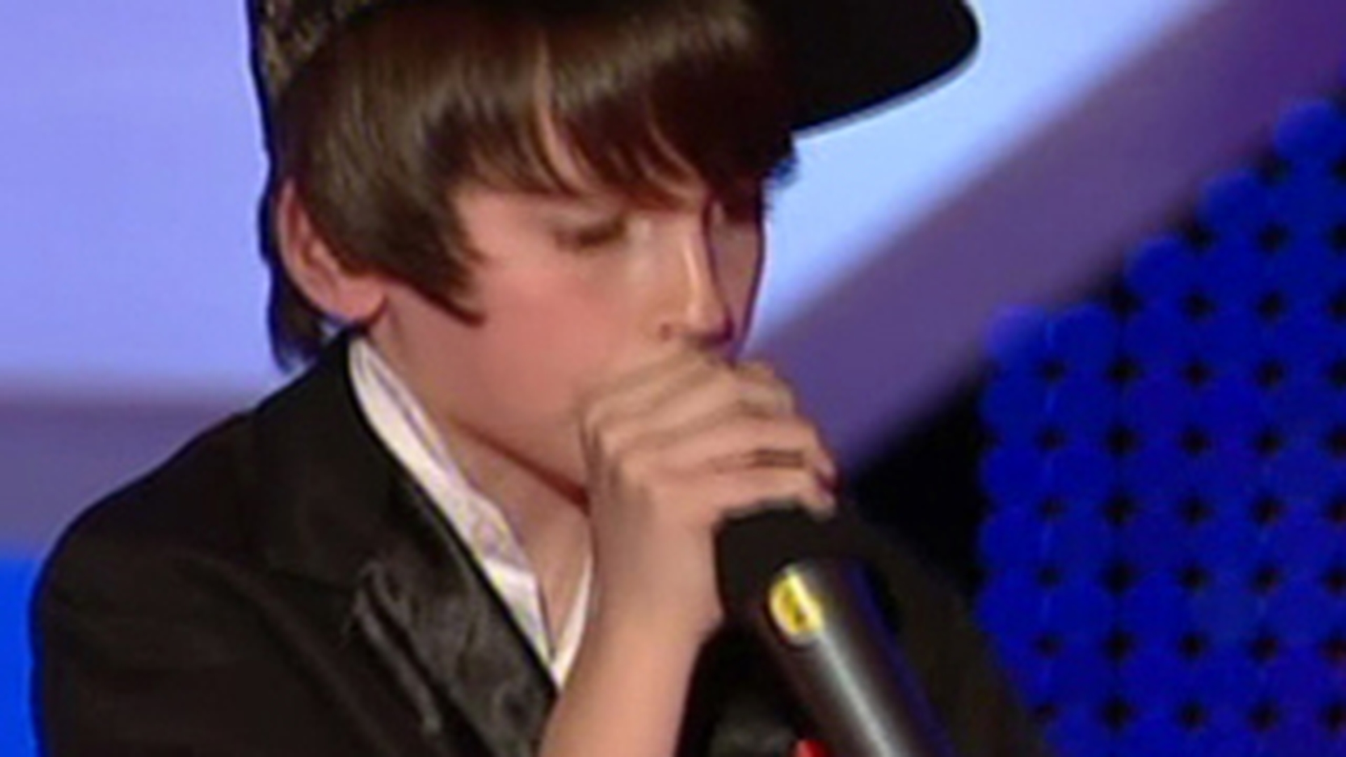 VIDEO Cosmin Agache, pustiul beatbox! A facut megashow  in finala