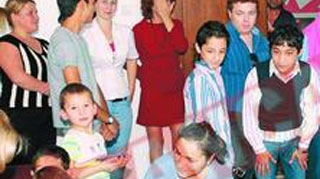 Copiii din orfelinatele din Romania, vanduti pe 3.000 de euro traficantilor de persoane italieni