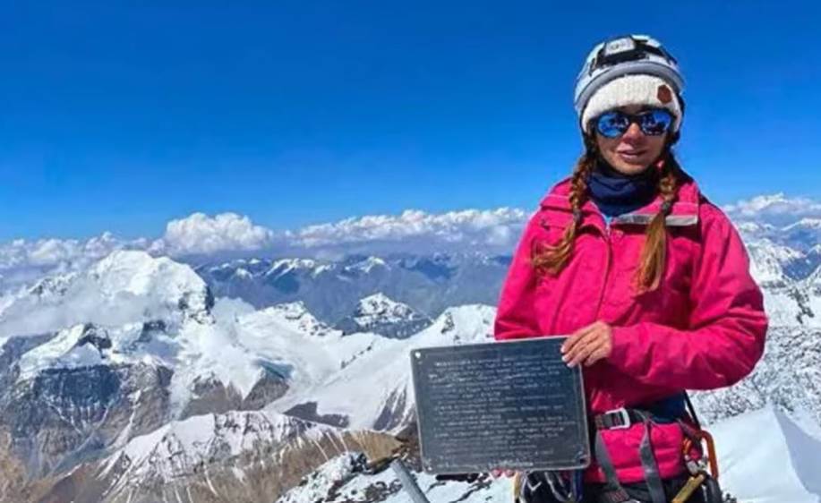 Ea este Natalia, alpinista care a murit pe cel mai înalt munte din Kârgâzstan. Ce s-a întâmplă cu trupul său