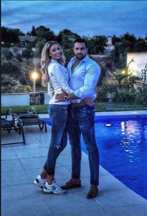 Nu e banc! Ce parolă are la telefonul mobil Bianca Drăgușanu. Are legătură cu viața ei sexuală