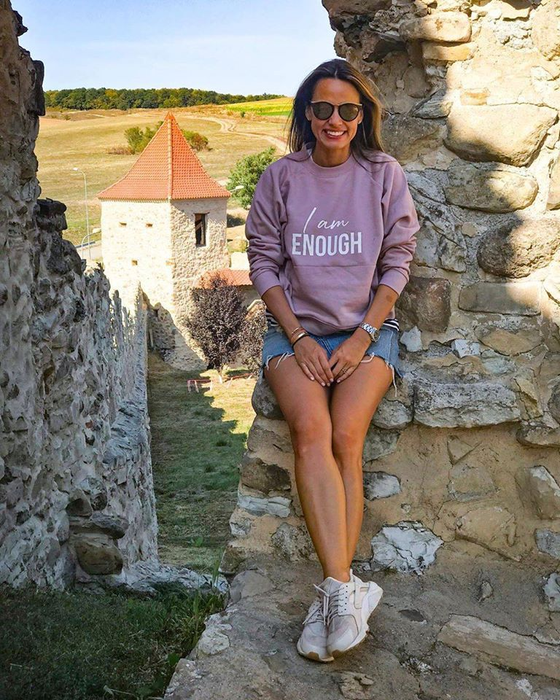 Andreea Raicu s-a pozat nemachiată la 42 de ani. Cum arată vedeta