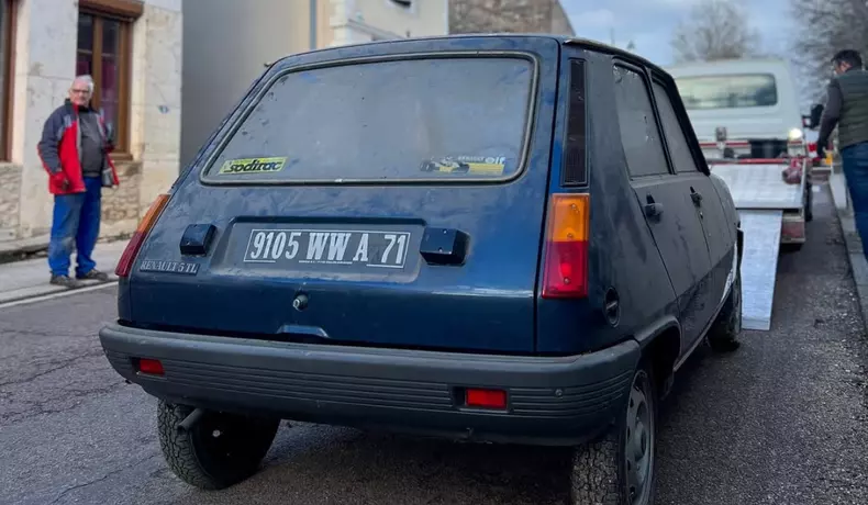 O mașină Renault din 1982 a ajuns să coste cât un apartament. Cât s-a plătit pentru ea