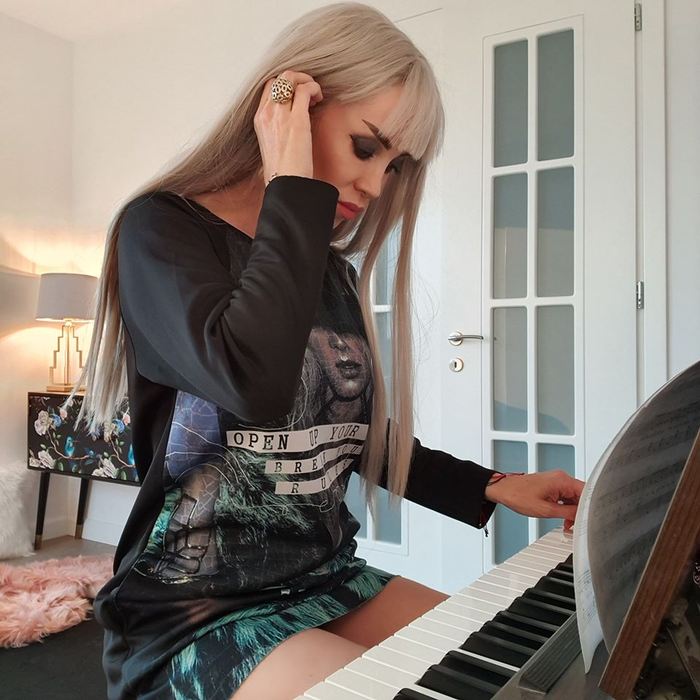 Cântăreața Annes și-a anulat nunta! Motivul pentru care nu mai îmbracă rochia de mireasă: “Am sunat și la biserica, pentru că…”