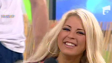 VIDEO Roxana Nemes si-a facut nevoile pe marginea strazii! Afla daca a vazut-o cineva in aceasta ipostaza