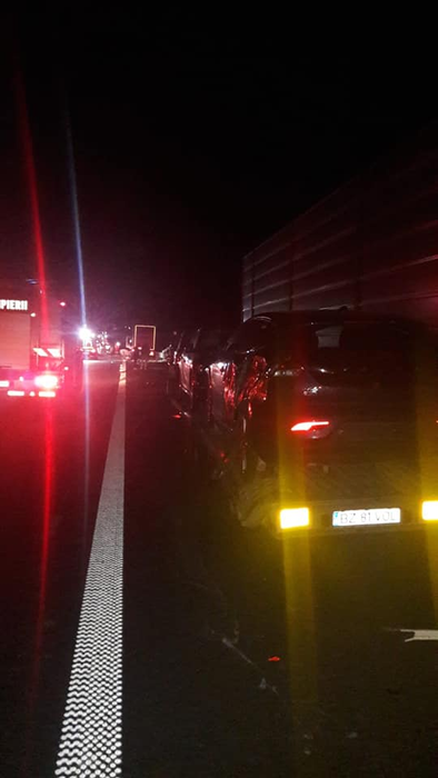 Tragedie pe autostrada A1 Lugoj – Deva. Doi bărbați au murit după ce au fost spulberați de un TIR pe banda de urgență