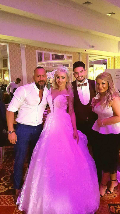 SONIA TRIFAN, la braţul naşului ei, IONIŢĂ de la CLEJANI. Cum a arătat blondina îmbrăcată în rochia albă de mireasă