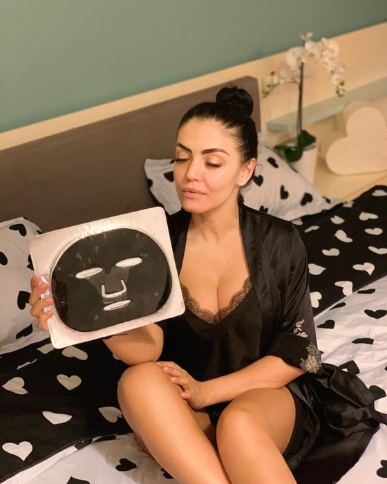 Andreea Mantea, fotografiată doar în lenjerie intimă, în pat. Detaliul bulversant observat de fani