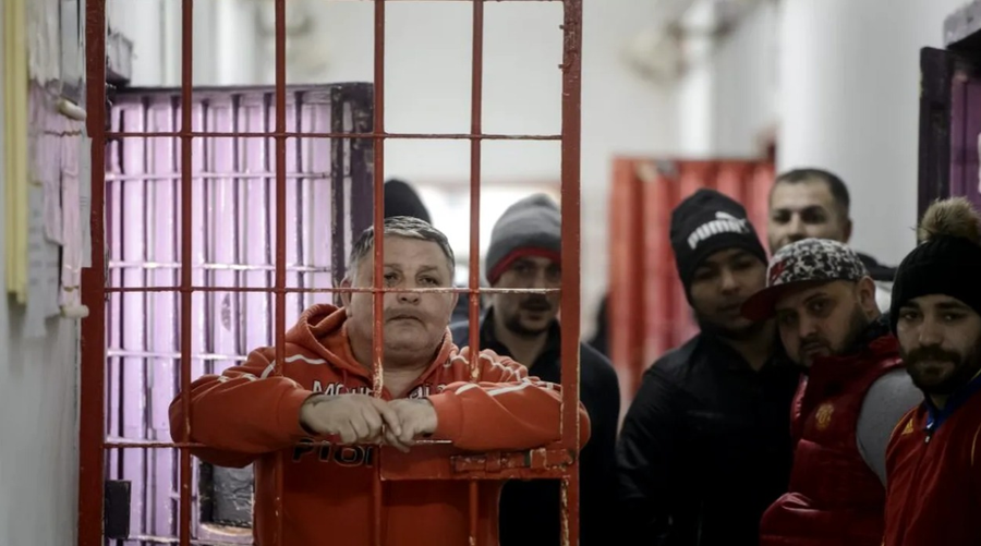 Deținuții de la Jilava pot comanda creveți, somon sau pomana porcului. Cum a devenit posibil/ sursă foto: social media