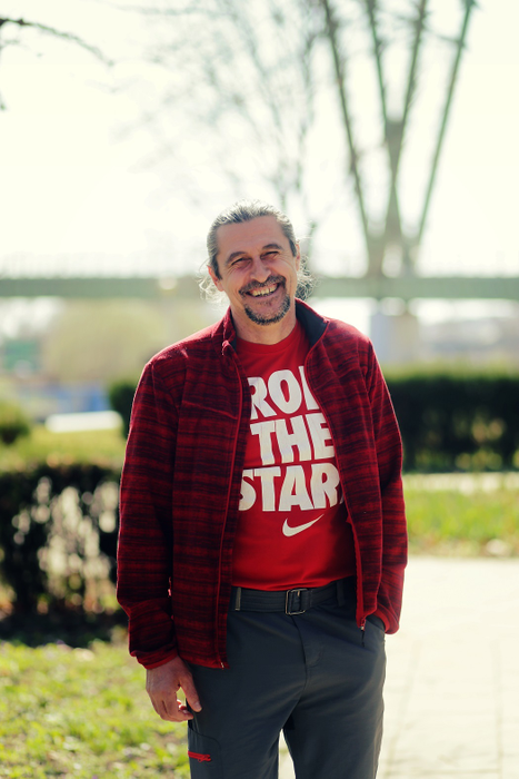 Un fotograf reînvaţă oamenii ce e zâmbetul
