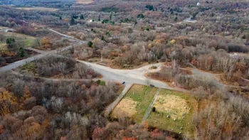 Orașul modern părăsit de locuitori din cauza unui foc subteran care nu poate fi stins de zeci de ani. Flăcările ard continuu