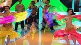 VIDEO Mama si fiica au dansat din buric la "Romanii au talent"