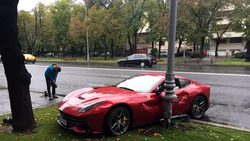 Ultima oră: accident uluitor în centrul Bucureştilor! Fostul boss milionar de la ”Asigurări” şi-a izbit de stâlp Ferrari-ul de 350 mii €!