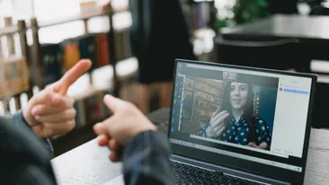 Incredibil! Un bărbat s-a prefăcut surd timp de 62 de ani ca să nu se certe cu soția!