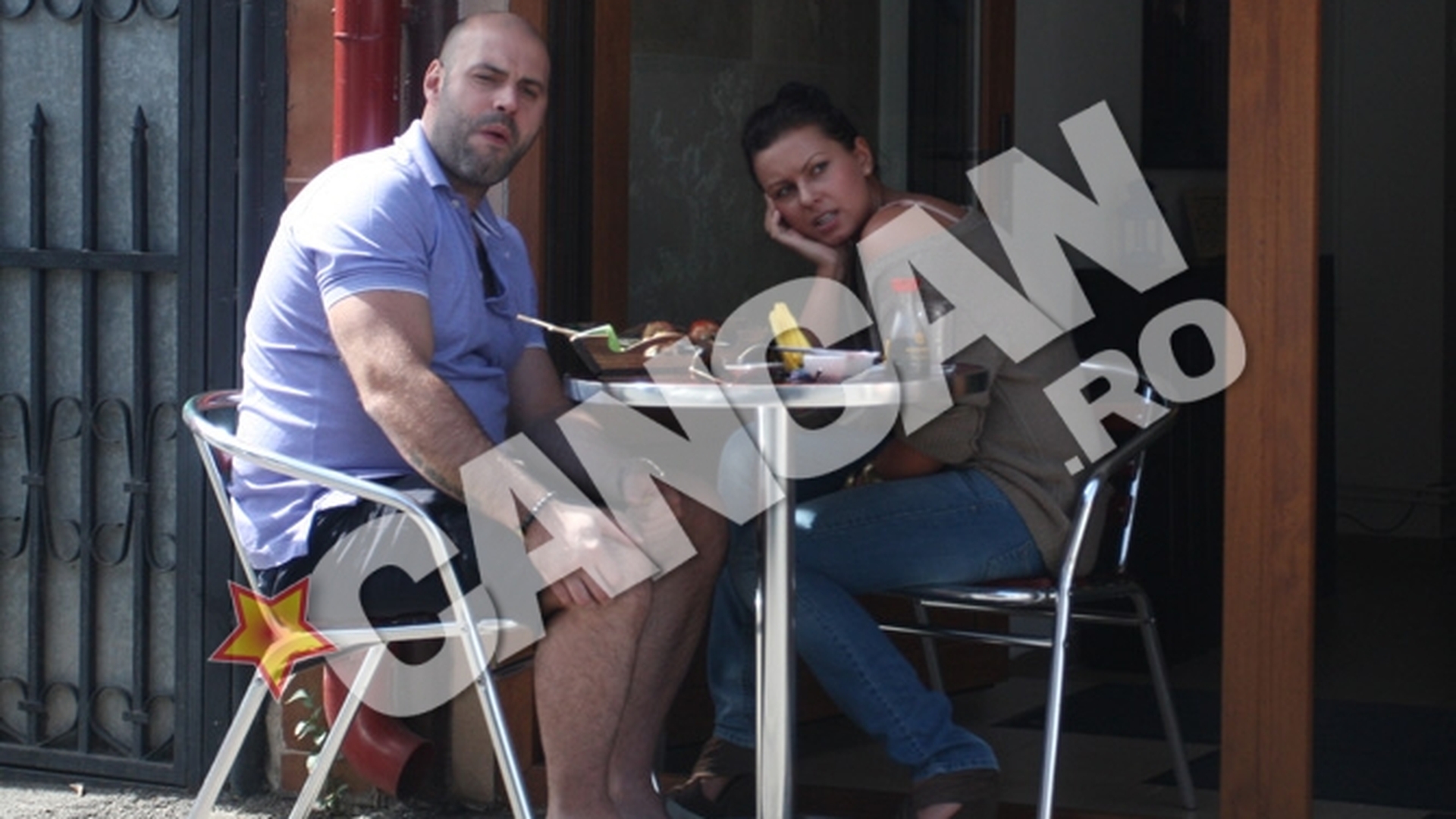 Fostul iubit al Ginei Pistol a invitat o domnisoara la o portie de sushi in plina strada! Nicola are sechestru pe avere, dar se lafaie la restaurante de lux