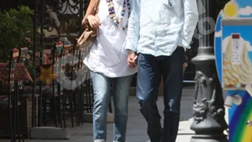 Andreea Berecleanu si Andrei Zaharescu se plimba de mana prin Bucuresti
