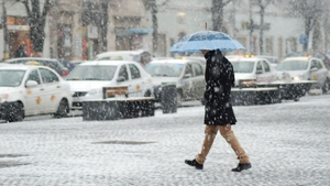 METEO 10 decembrie. Temperaturi scăzute, ploi și lapoviță