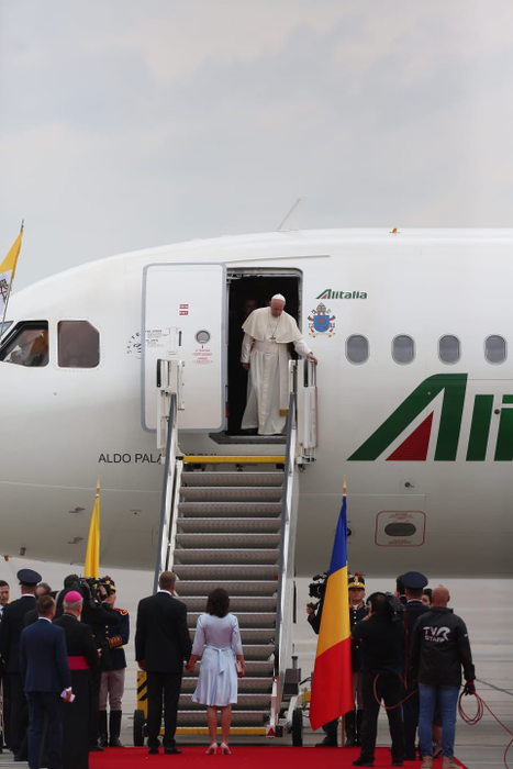 Papa Francisc este în România! Imagini super-exclusive + informații în premieră