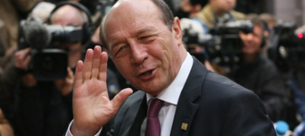 Băsescu critică strategia lui Nicușor Dan: „Dacă eram preşedinte, anunţam că aterizez la ora 22 şi la ora 24 mă întâlneam cu partidele”