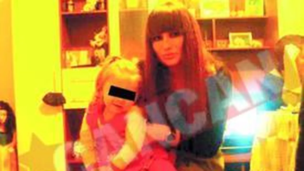 Ea este sosia Elenei Basescu