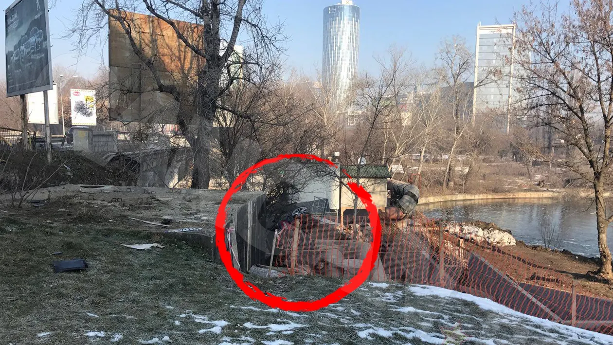 Doar o minune l-a salvat, după ce era să plonjeze în lacul Floreasca, având aproape 200 de km/h în bord! În ce stare se află şoferul