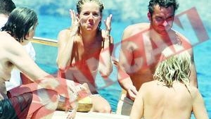 Vacanta topless cu iubitul insurat
