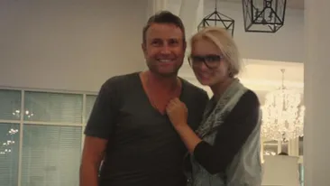 Botezatu se distreaza in Turcia alaturi de bunaciuni! Pe blonda asta au trecut-o fiorii cand designerul a luat-o pe sus la piscina