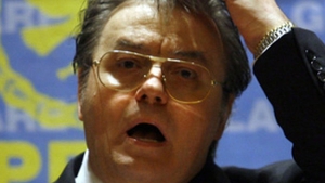 Vadim Tudor o sfătuieşte pe EBa să-şi boteze copilul cu numele lui. "Dacă e fată, să-i spună Vadima"