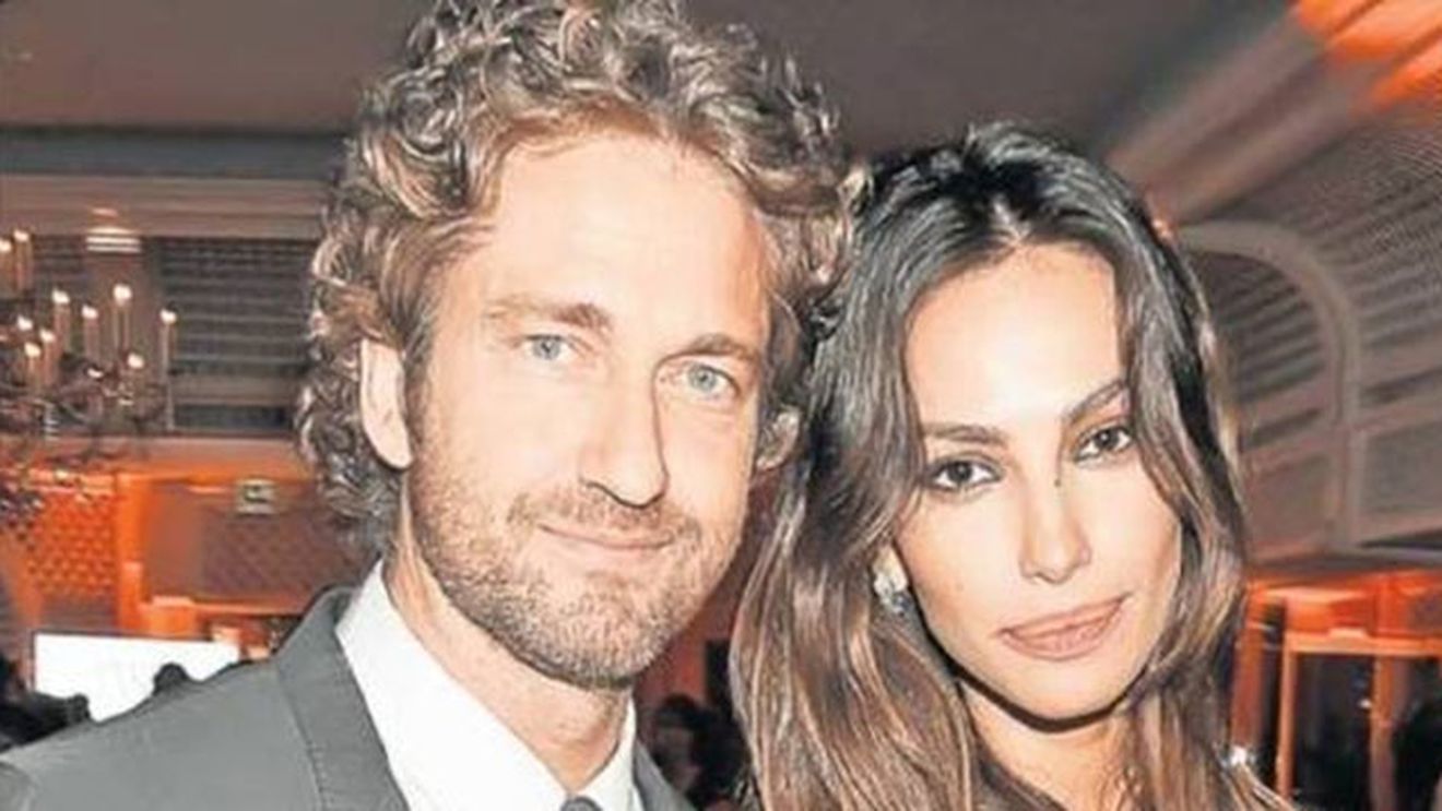 Gerard Butler SOCHEAZĂ! A fost fotografiat in timp ce-şi făcea nevoile in public! Imaginea asta o s-o dezguste pe Mădălina Ghenea