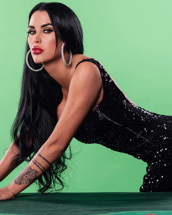 Daniela Crudu s-a filmat în poziții interzise cardiacilor: “Ești sexy rău / Nenorocești lumea cu jocurile astea” | FOTO