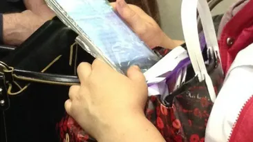 Poza asta este viralul zilei! Oamenii şi-au dat coate când au văzut în ce a băgat tableta această ieşeancă