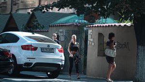 Leo de la Strehaia nu se lasa: vrea judecata tiganeasca pentru Loredana Chivu si l-a convocat deja pe bulibasa