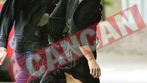 Kate Moss merge la restaurant fara chiloti