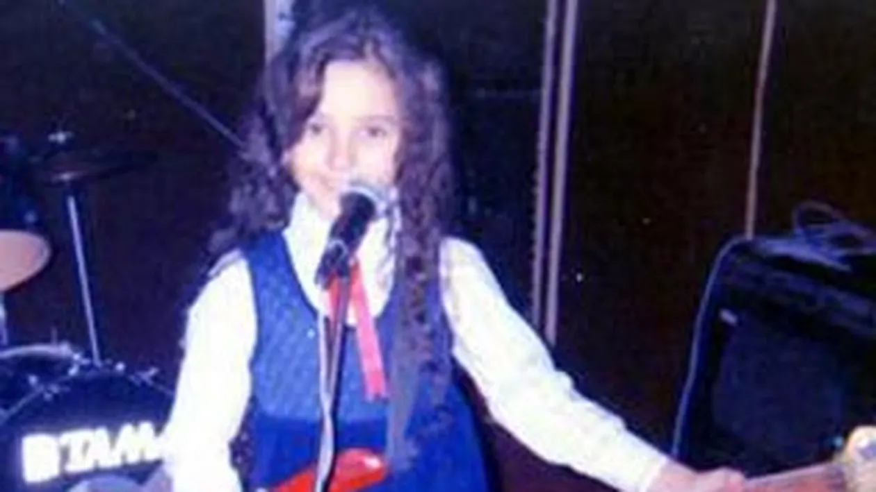 De mica i-a placut muzica! Ghici cine este cantareata din poza care a ajuns una dintre cele mai sexy artiste si mamici