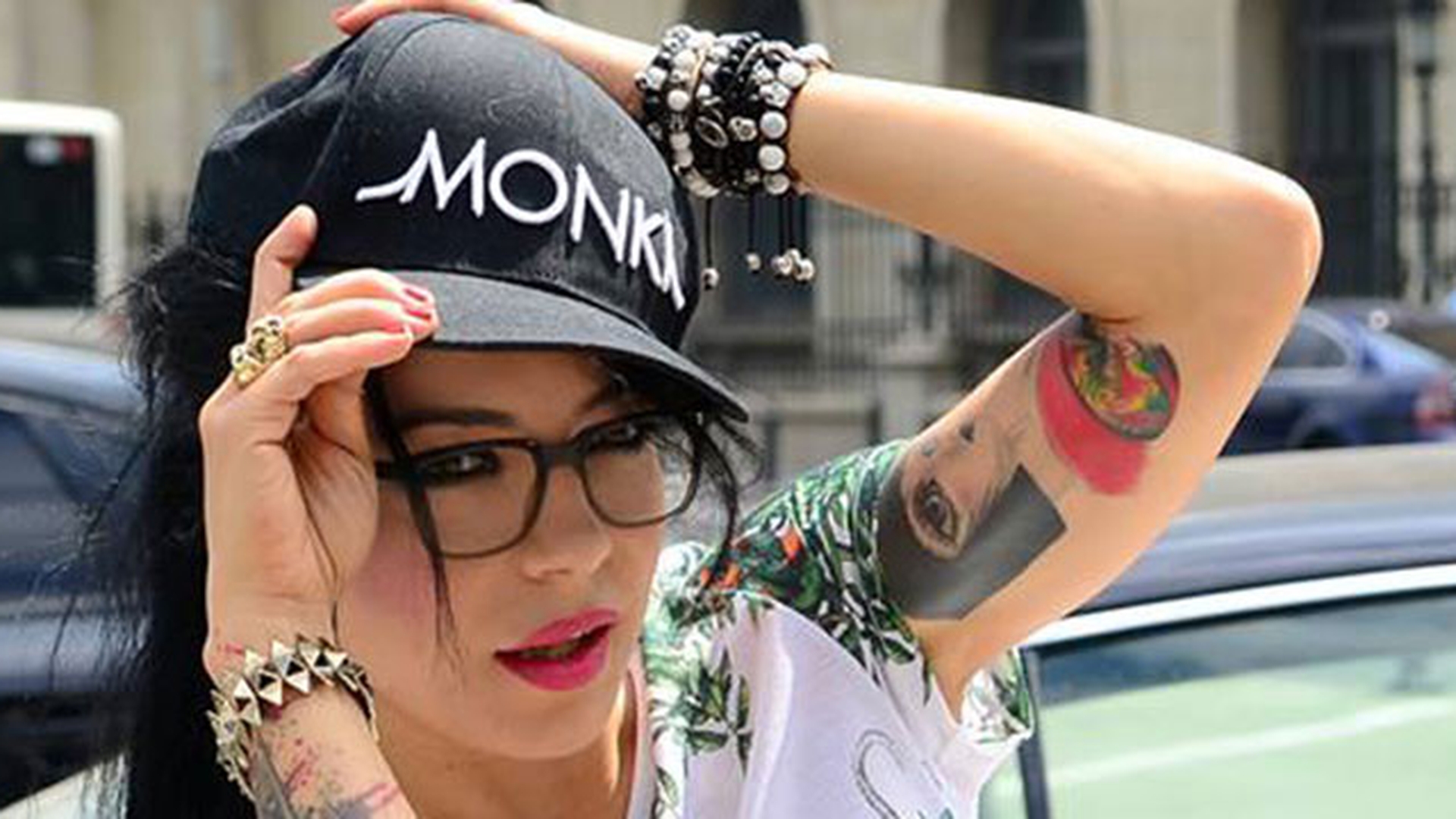Dj Wanda adora sa-si puna sanii in evidenta! In ultima fotografie i-a avut in prim plan