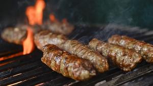 Românii au dat micul pe fast food. Cum serbează 1 Mai pe litoral. Chef Munti a dezvăluit totul
