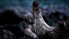 Experienţă macabră! A ieşit singură din propriul mormânt! Oamenii au fost şocaţi când au văzut-o! Ce a păţit a fost ireal