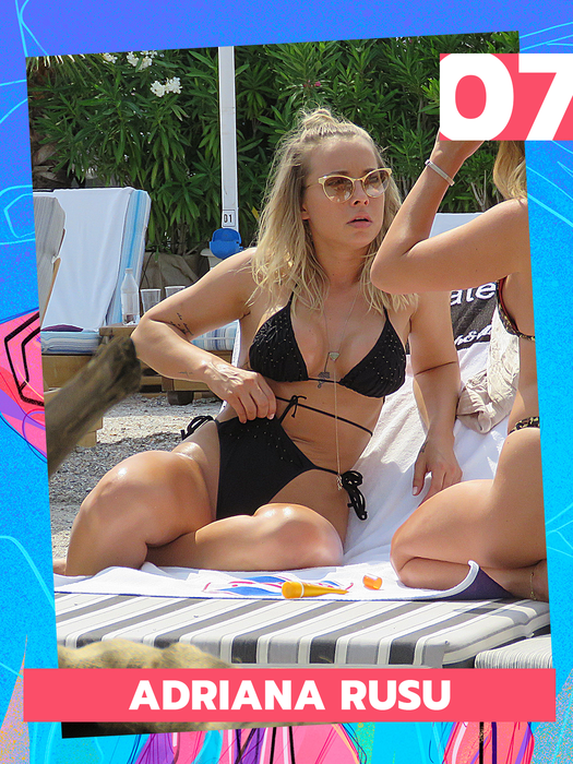 Top 50 de vedete puse în “dificultate” de bikini și sutien. Bianca Drăgușanu, Loredana Chivu, Daniela Crudu și-au băgat mâna și…