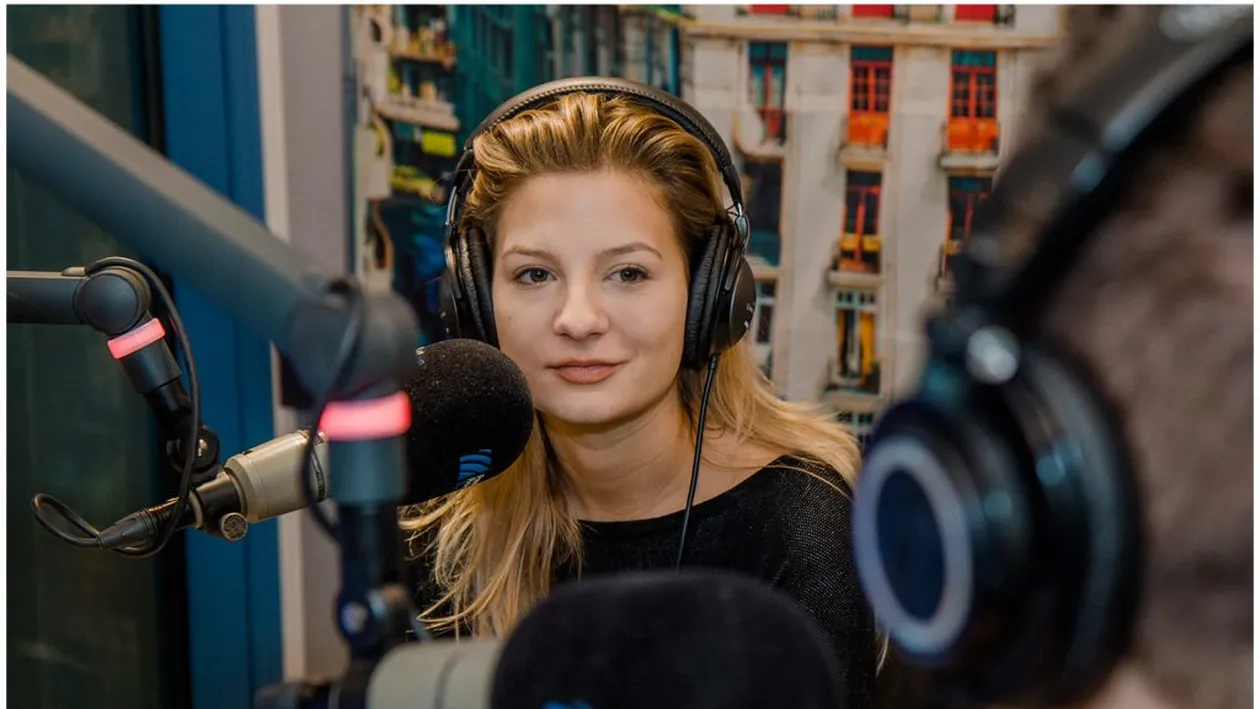Ana Baniciu s-a arătat fanilor în colanți albi și cu limba scoasă: ”Oribili colanții...”