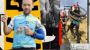 El este polițistul care cucerește munții cu bicicleta, pentru a sprijini persoanele cu dizabilități. "A fost o acțiune de suflet"