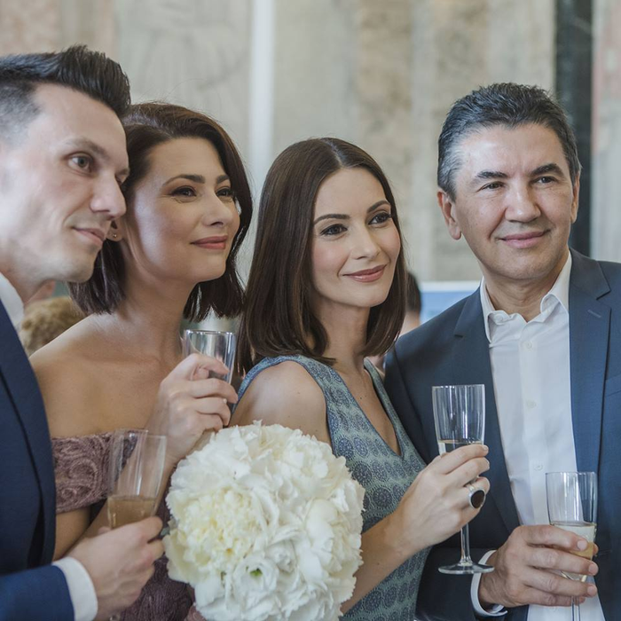 Mihaela Călin și Daniel Sava s-au căsătorit religios astăzi! Mireasa a îmbrăcat o rochie superbă, iar nașa Andreea Berecleanu nu s-a lăsat mai prejos